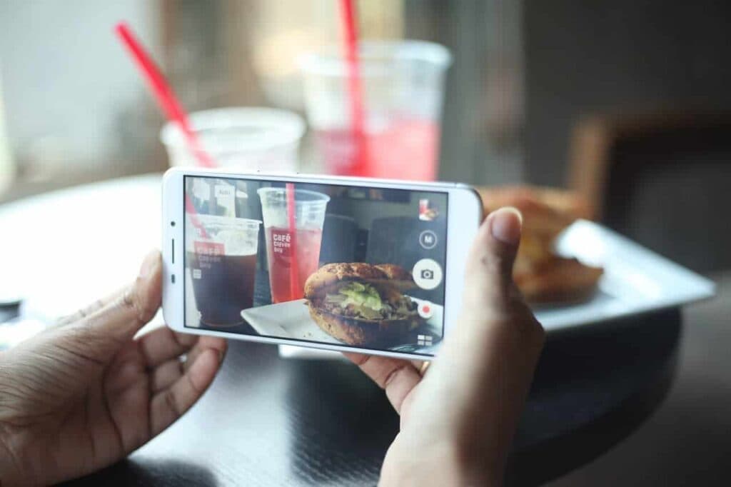 Rock Your Restaurant with WiFi and Instagram