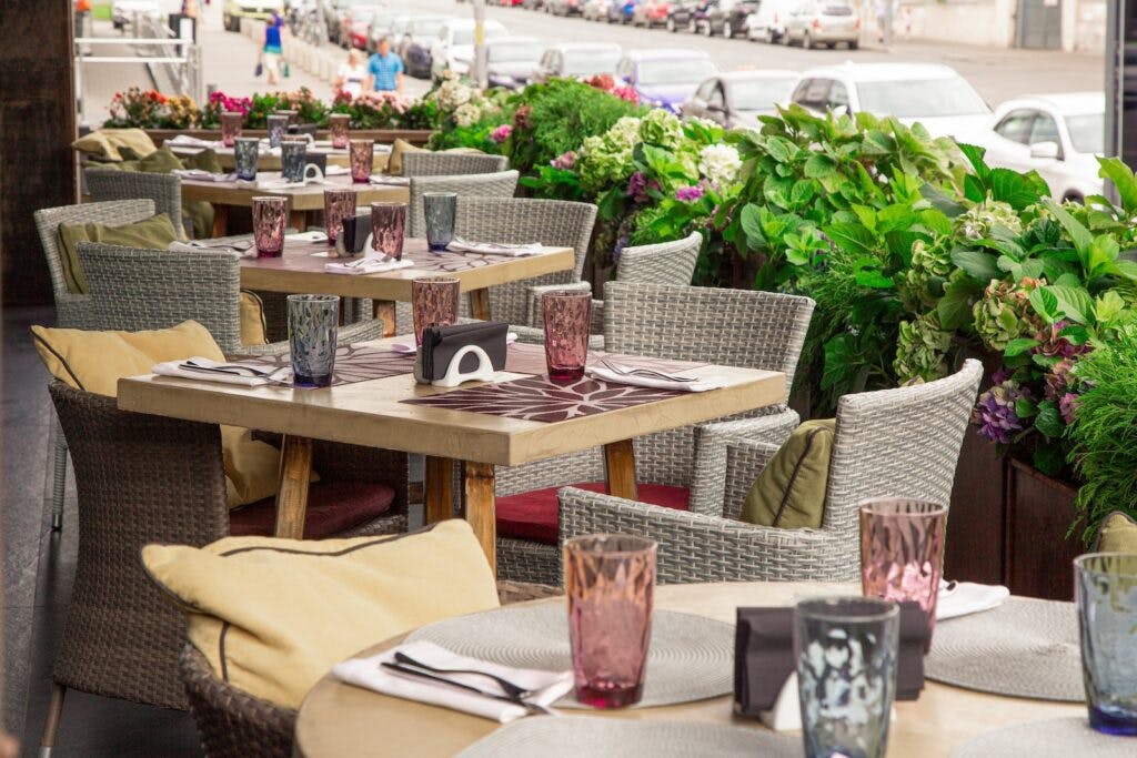 How To Make The Most Of Your Restaurant Outdoor Seating Space In Summer